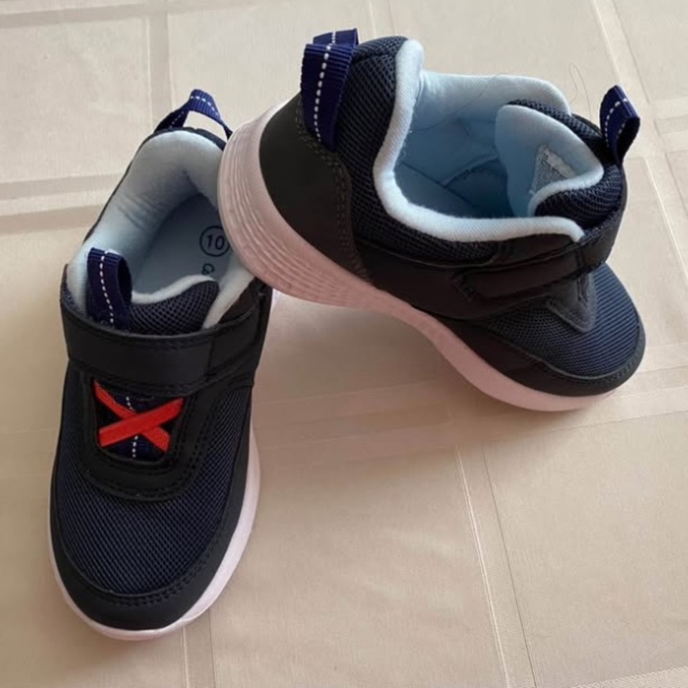 Like new Boys blue Cat and Jack sneakers toddler size 10